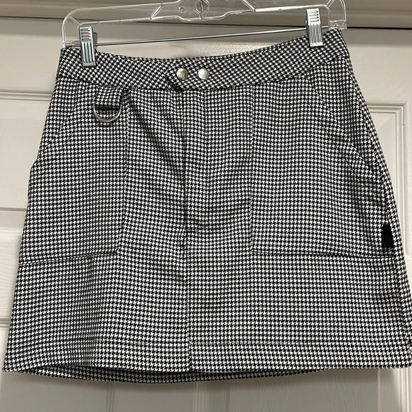 Pull&Bear Skirts Pull Bear Houndstooth Mini Skirt Poshmark
